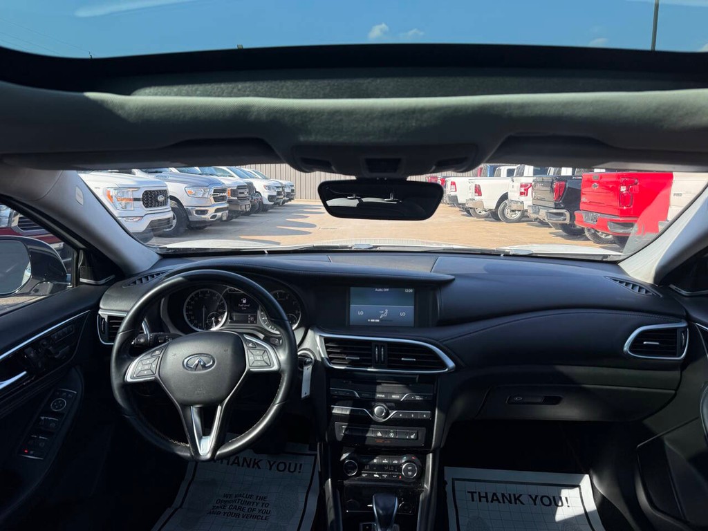 INFINITI QX30 Vehicle Full-screen Gallery Image 17