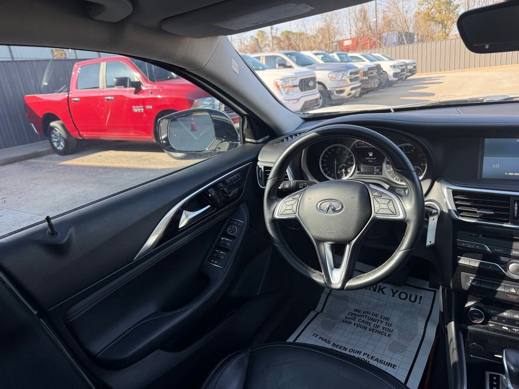 INFINITI QX30 Vehicle Full-screen Gallery Image 19