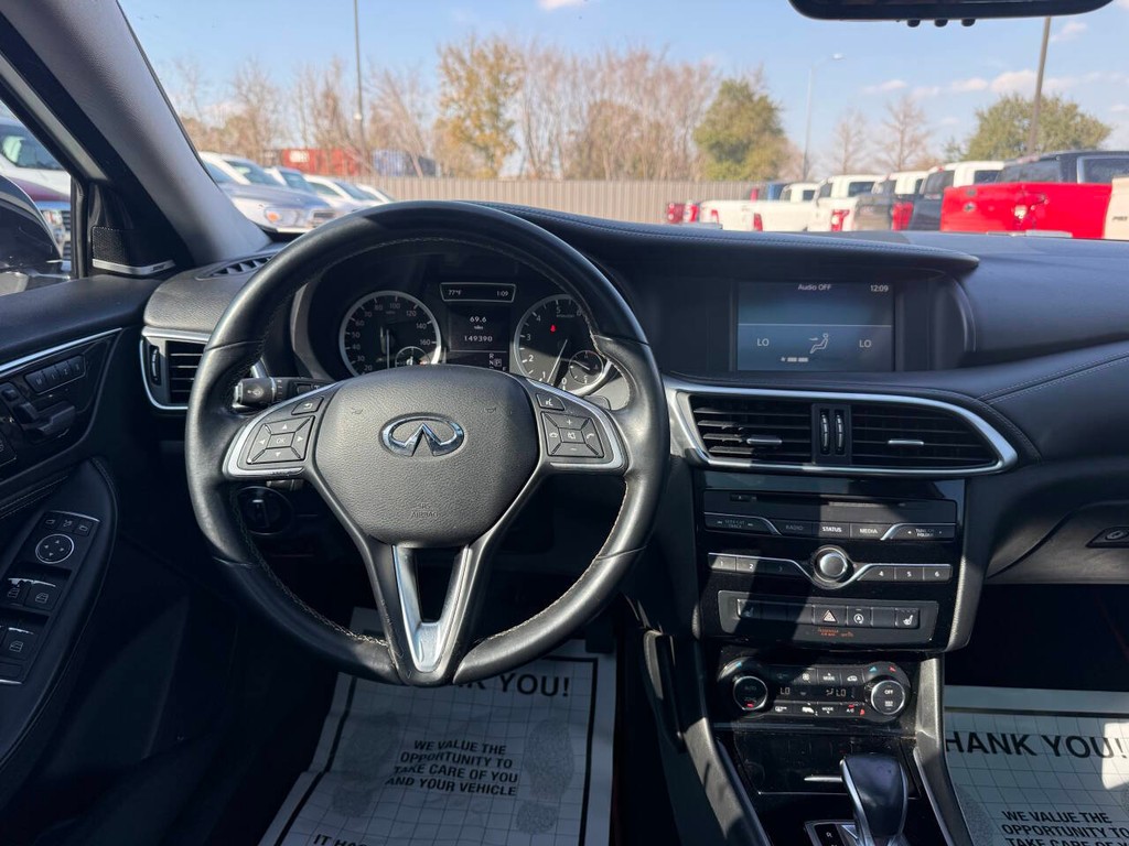 INFINITI QX30 Vehicle Full-screen Gallery Image 21