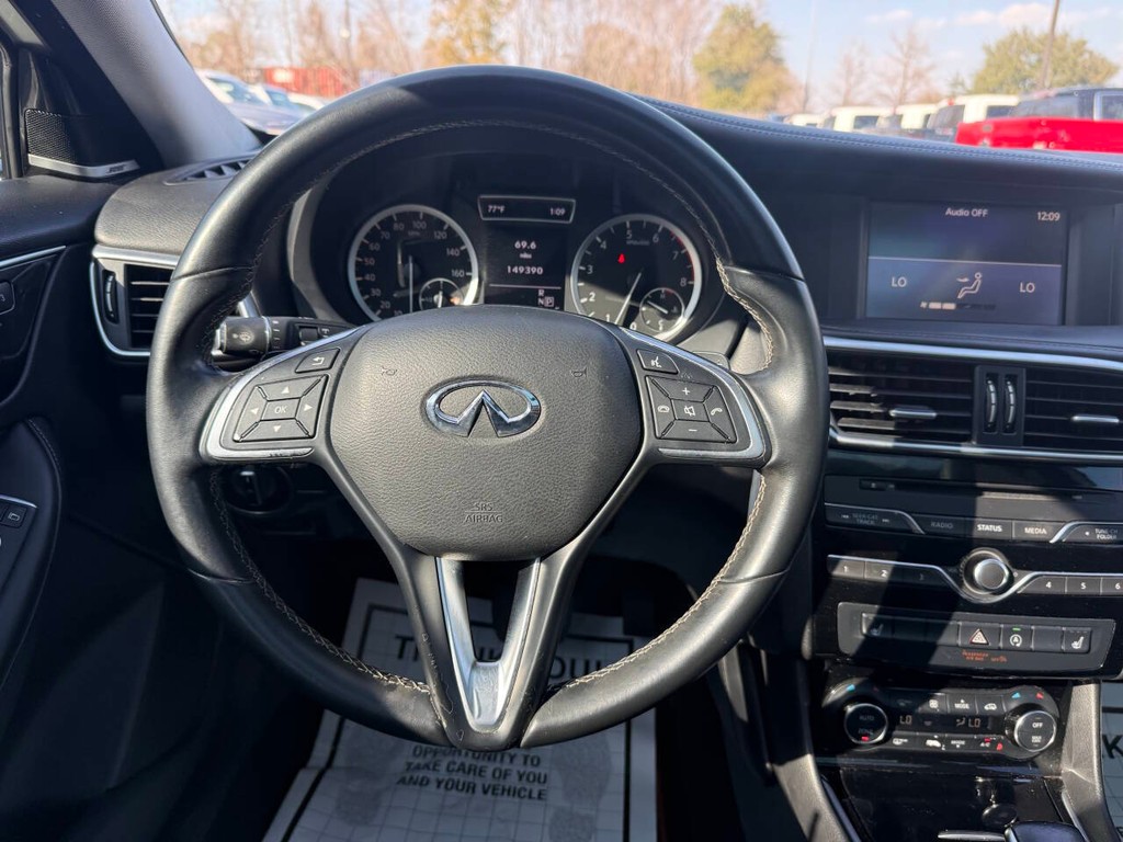 INFINITI QX30 Vehicle Full-screen Gallery Image 22