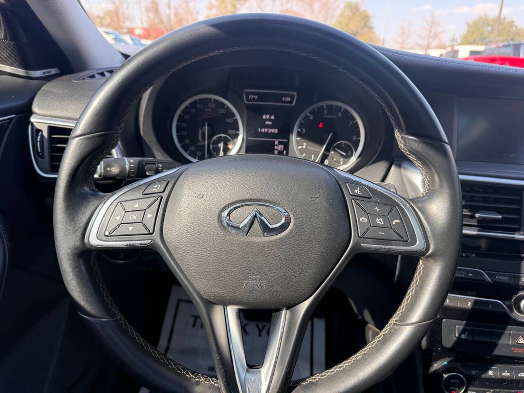 INFINITI QX30 Vehicle Full-screen Gallery Image 23