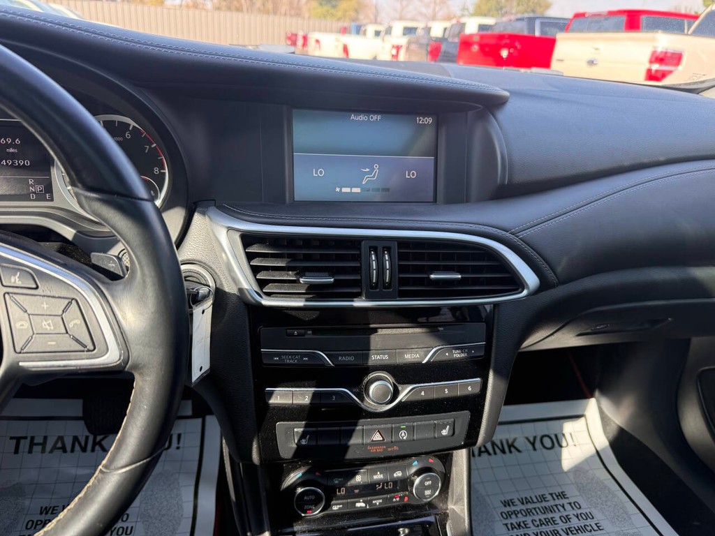 INFINITI QX30 Vehicle Full-screen Gallery Image 24