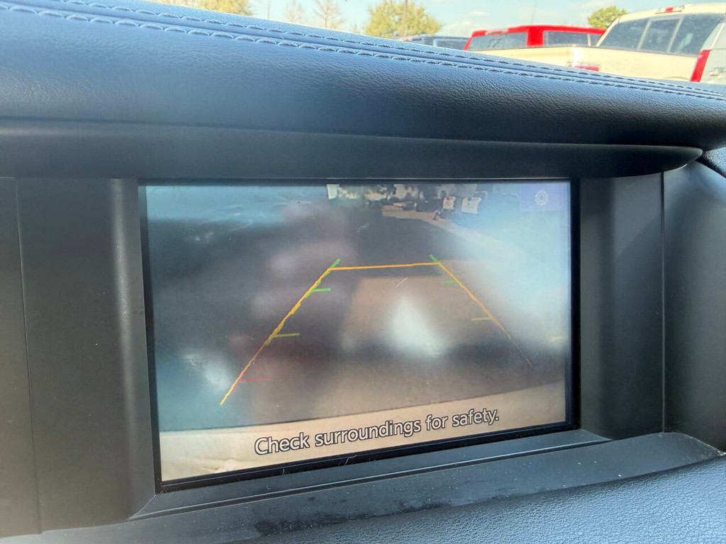 INFINITI QX30 Vehicle Full-screen Gallery Image 26