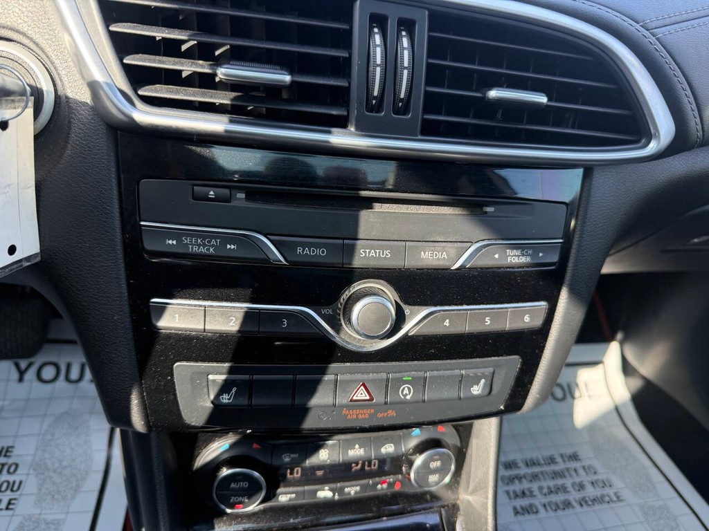 INFINITI QX30 Vehicle Full-screen Gallery Image 27