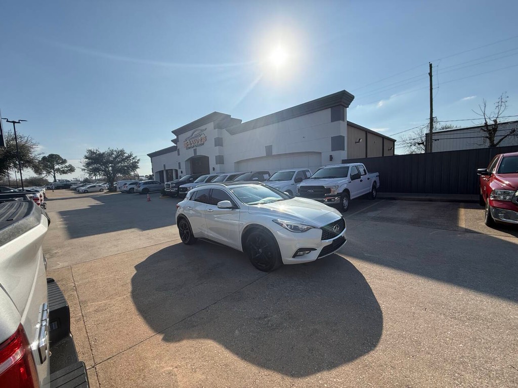 INFINITI QX30 Vehicle Full-screen Gallery Image 44