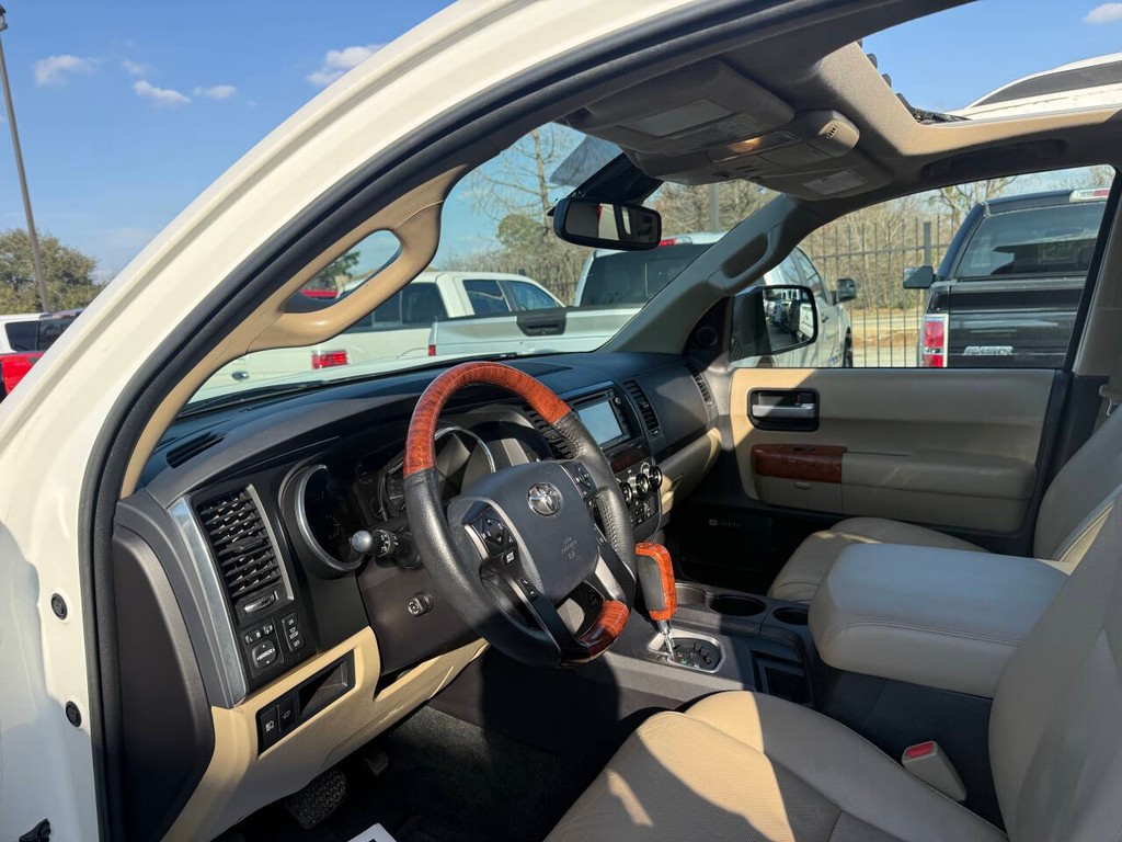 Toyota Sequoia Vehicle Full-screen Gallery Image 06