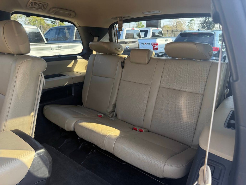 Toyota Sequoia Vehicle Full-screen Gallery Image 14