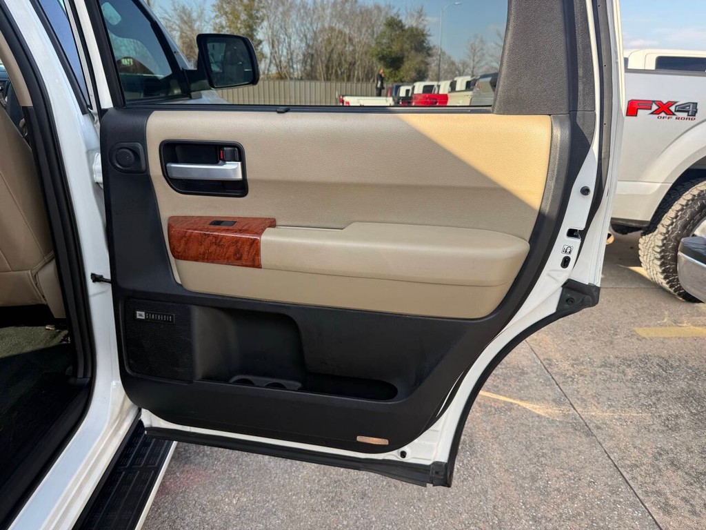 Toyota Sequoia Vehicle Full-screen Gallery Image 18