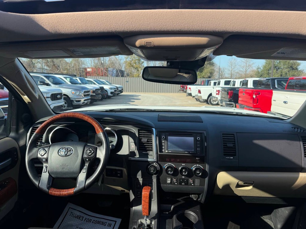 Toyota Sequoia Vehicle Full-screen Gallery Image 22