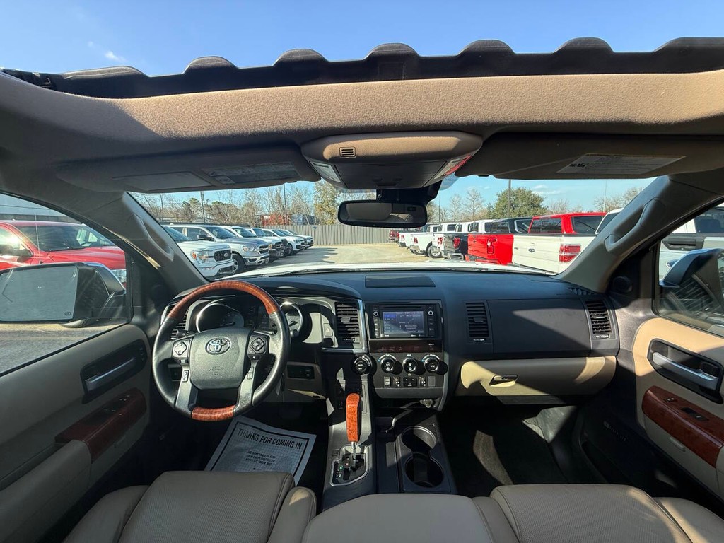 Toyota Sequoia Vehicle Full-screen Gallery Image 23
