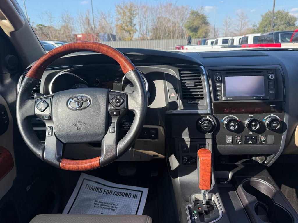 Toyota Sequoia Vehicle Full-screen Gallery Image 24