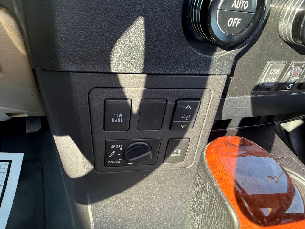 Toyota Sequoia Vehicle Full-screen Gallery Image 31