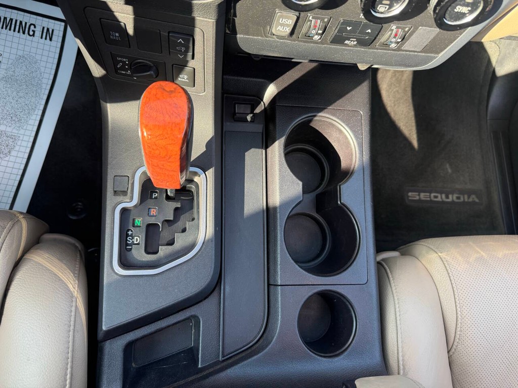 Toyota Sequoia Vehicle Full-screen Gallery Image 32