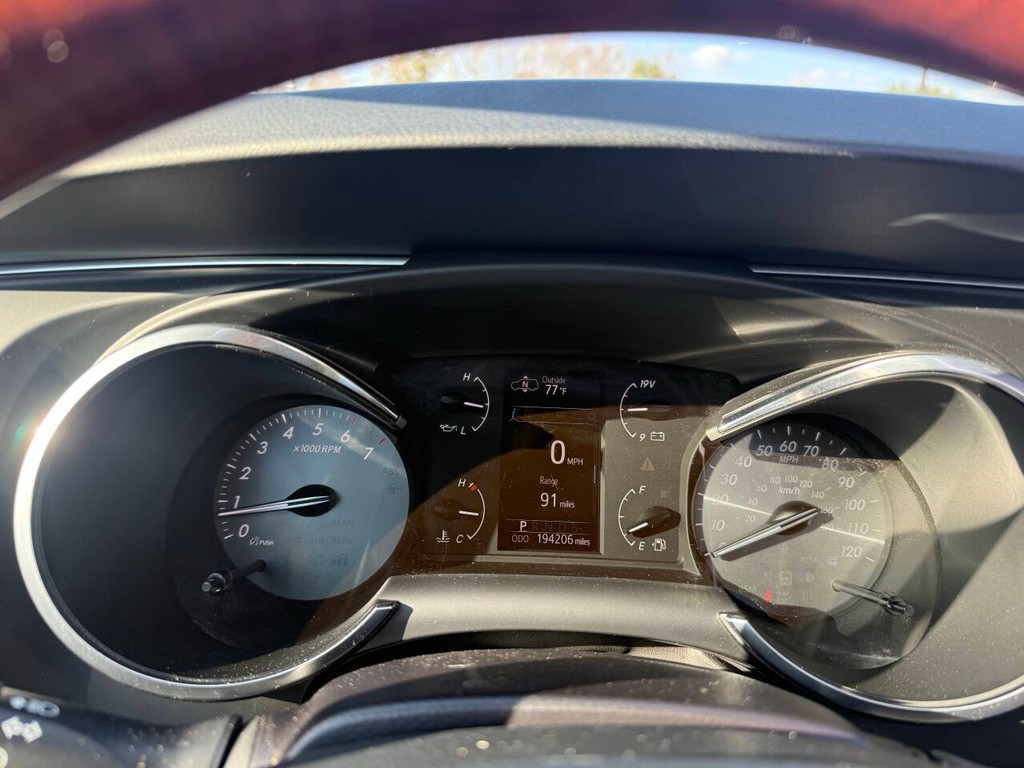 Toyota Sequoia Vehicle Full-screen Gallery Image 35