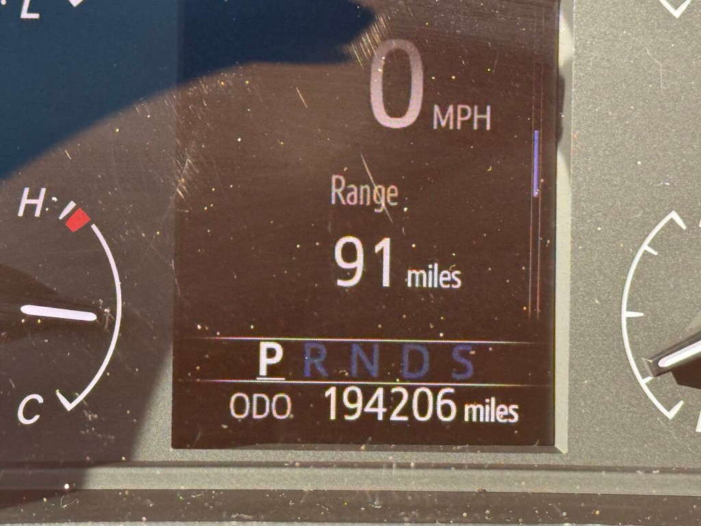 Toyota Sequoia Vehicle Full-screen Gallery Image 36