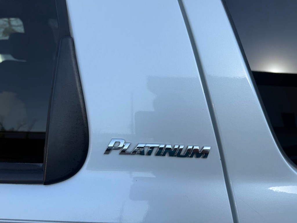 Toyota Sequoia Vehicle Full-screen Gallery Image 39