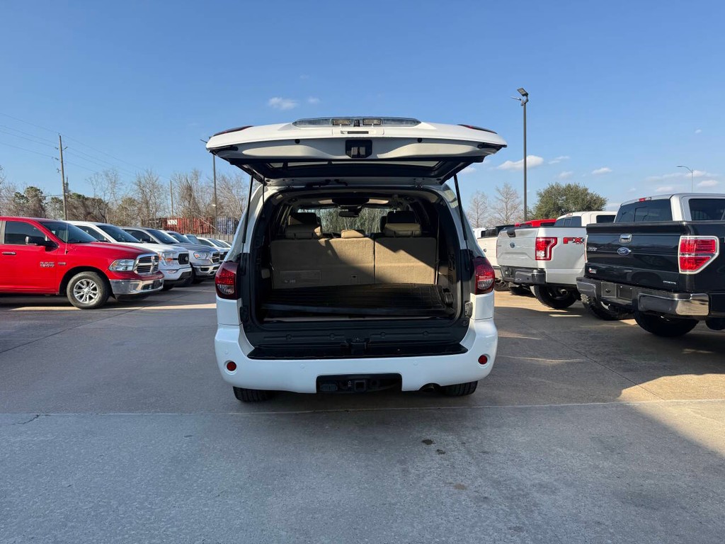 Toyota Sequoia Vehicle Full-screen Gallery Image 41