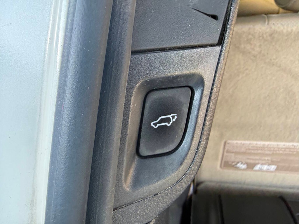 Toyota Sequoia Vehicle Full-screen Gallery Image 42