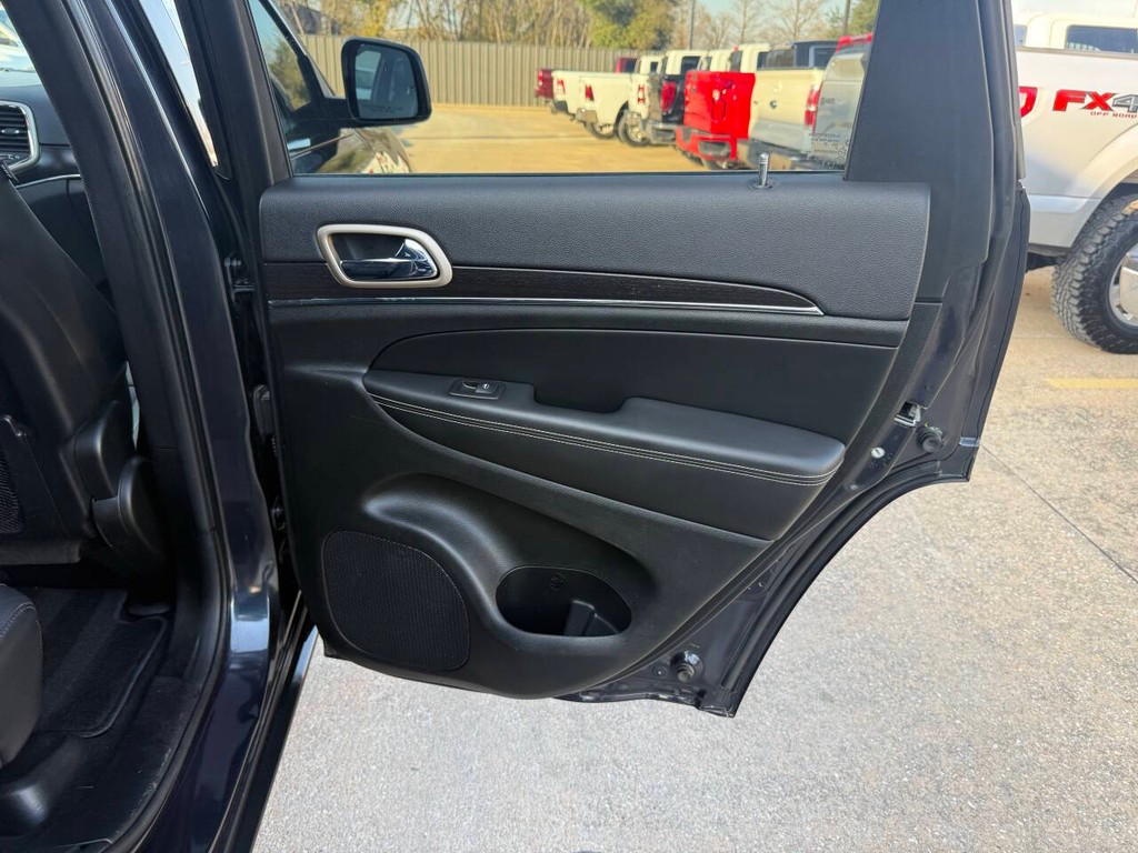 Jeep Grand Cherokee Vehicle Full-screen Gallery Image 16