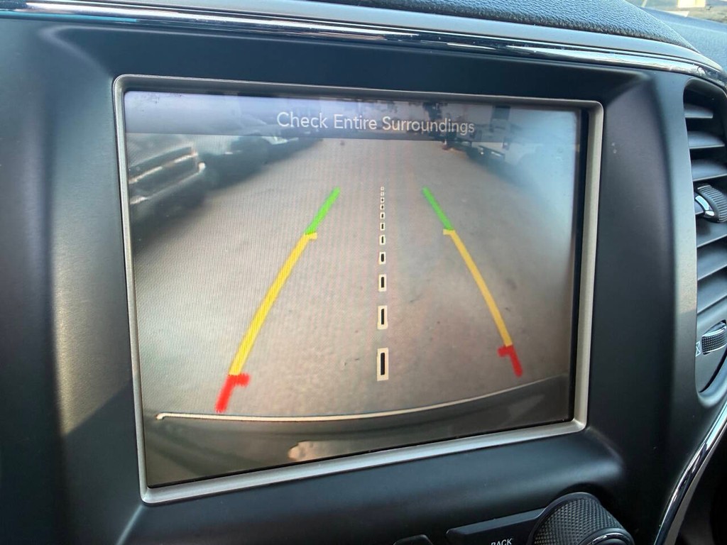 Jeep Grand Cherokee Vehicle Full-screen Gallery Image 26