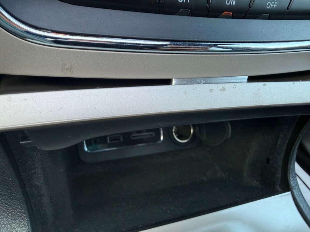 Jeep Grand Cherokee Vehicle Full-screen Gallery Image 27