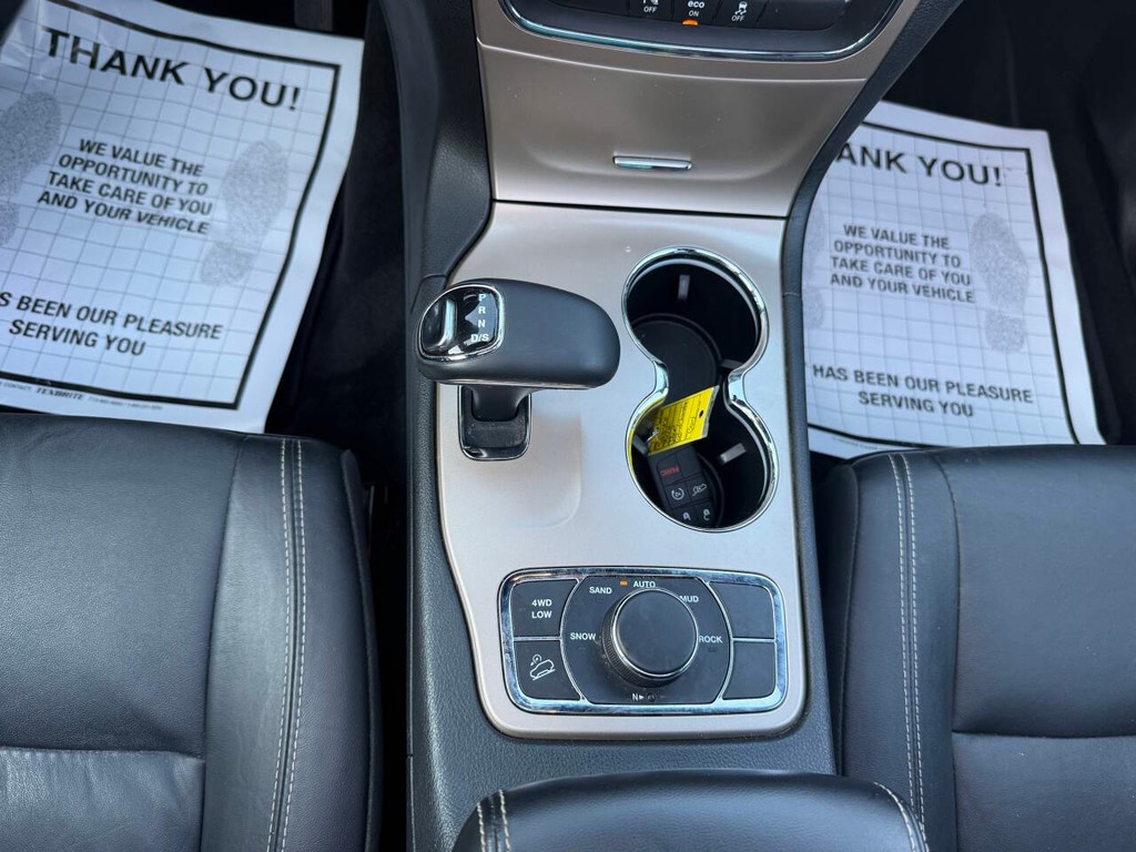 Jeep Grand Cherokee Vehicle Full-screen Gallery Image 29