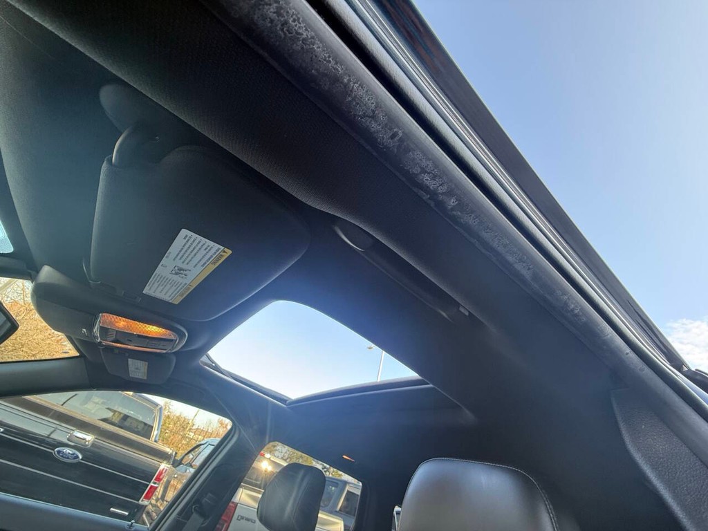 Jeep Grand Cherokee Vehicle Full-screen Gallery Image 31