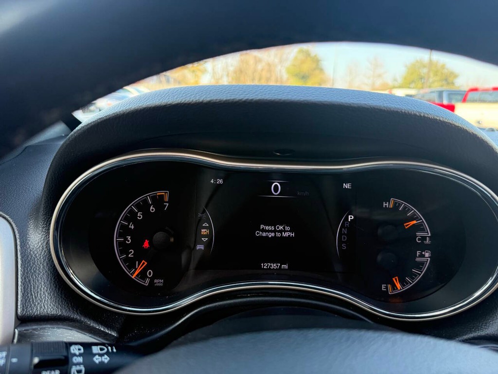 Jeep Grand Cherokee Vehicle Full-screen Gallery Image 32