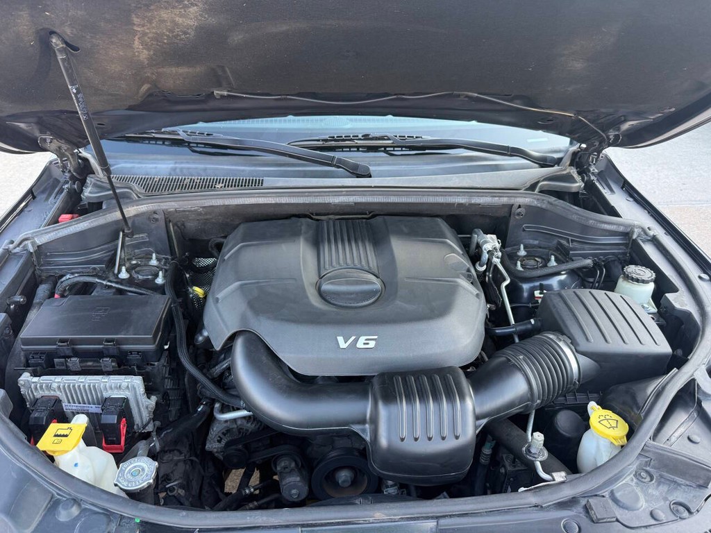 Jeep Grand Cherokee Vehicle Full-screen Gallery Image 35