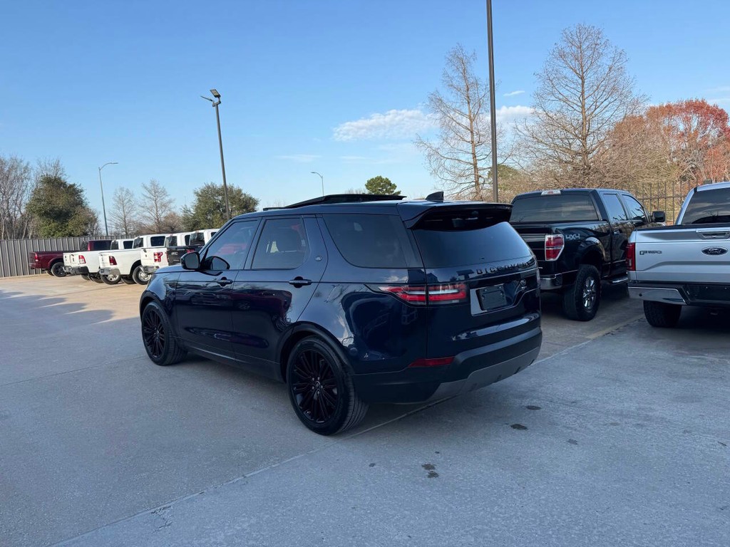 Land Rover Discovery Vehicle Full-screen Gallery Image 04