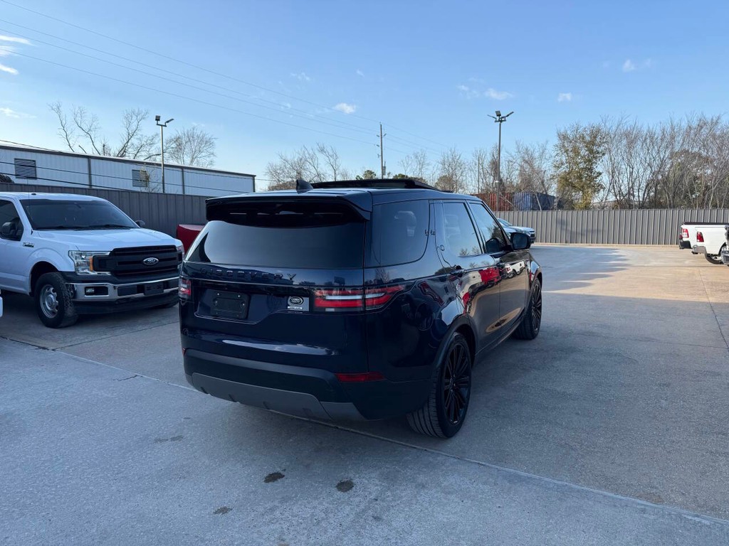 Land Rover Discovery Vehicle Full-screen Gallery Image 05