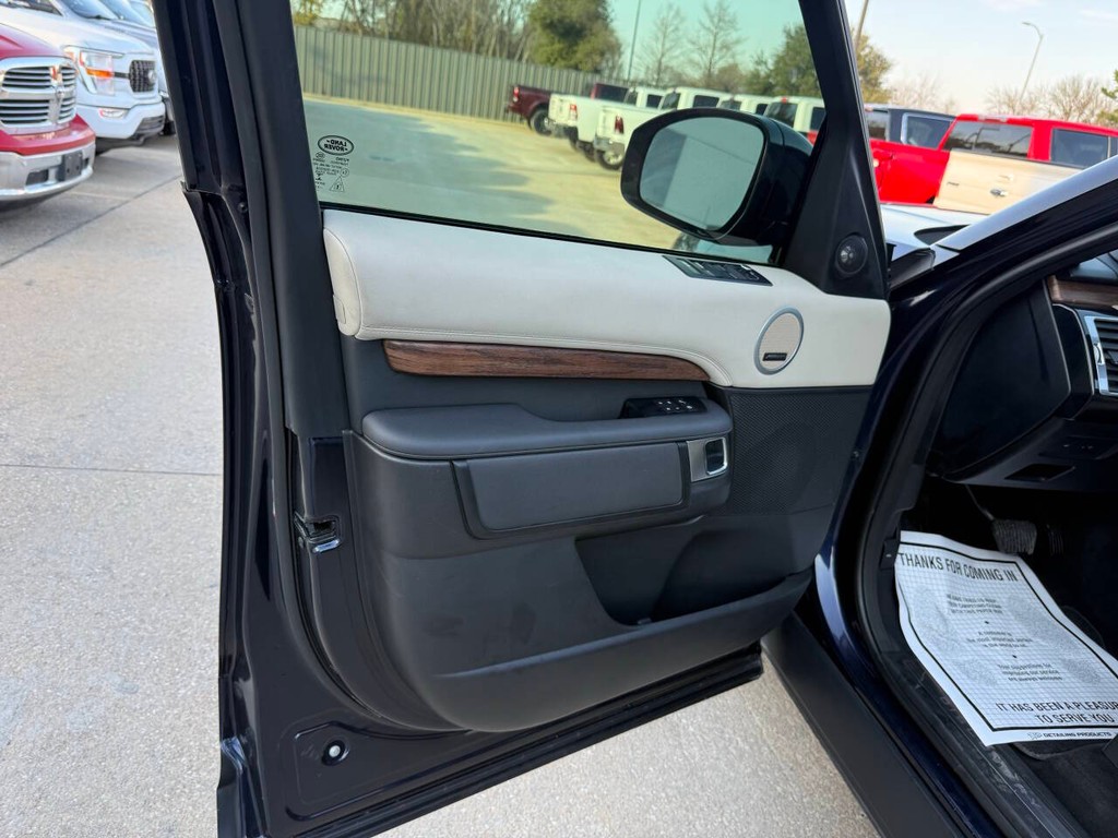 Land Rover Discovery Vehicle Full-screen Gallery Image 08