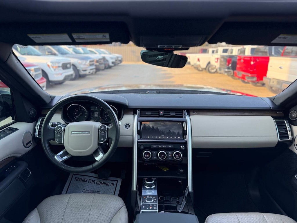 Land Rover Discovery Vehicle Full-screen Gallery Image 19