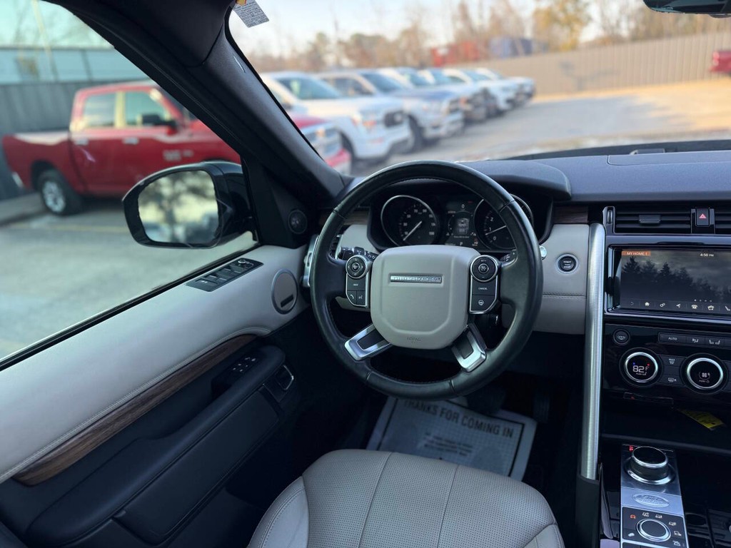 Land Rover Discovery Vehicle Full-screen Gallery Image 21