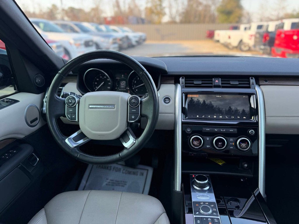 Land Rover Discovery Vehicle Full-screen Gallery Image 23