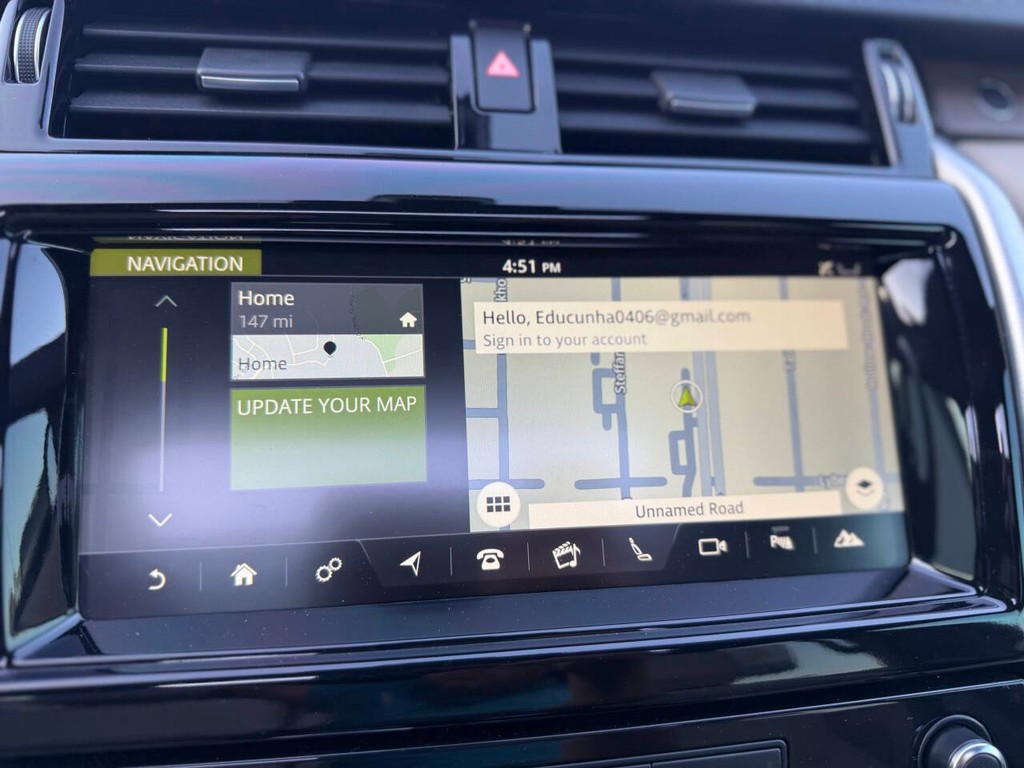 Land Rover Discovery Vehicle Full-screen Gallery Image 29