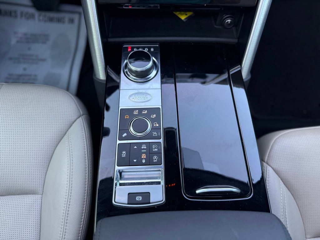 Land Rover Discovery Vehicle Full-screen Gallery Image 31