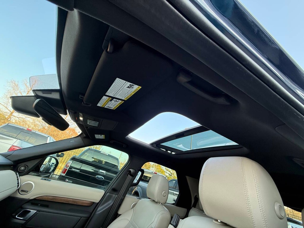 Land Rover Discovery Vehicle Full-screen Gallery Image 33