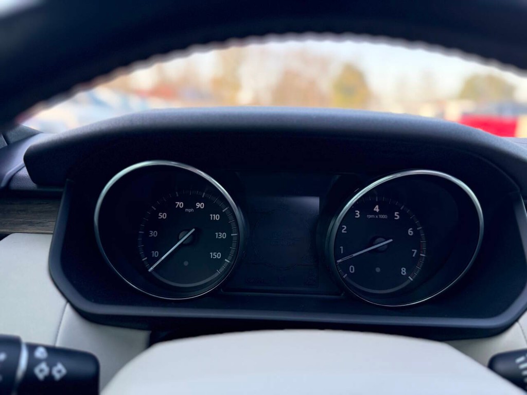 Land Rover Discovery Vehicle Full-screen Gallery Image 35