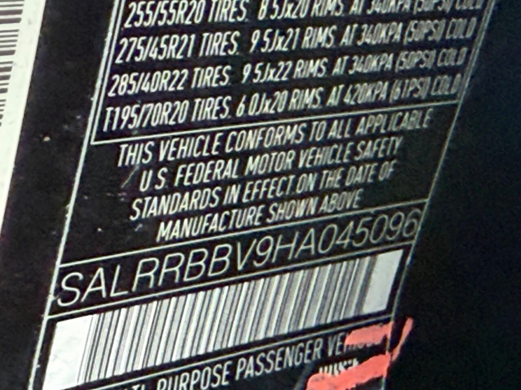 Land Rover Discovery Vehicle Full-screen Gallery Image 37