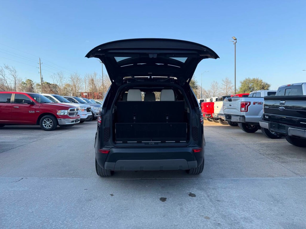 Land Rover Discovery Vehicle Full-screen Gallery Image 40