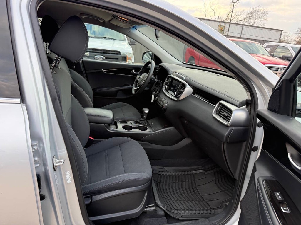 Kia Sorento Vehicle Full-screen Gallery Image 10