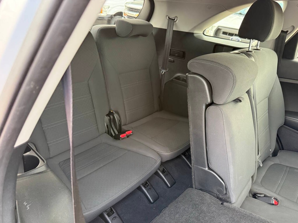 Kia Sorento Vehicle Full-screen Gallery Image 17