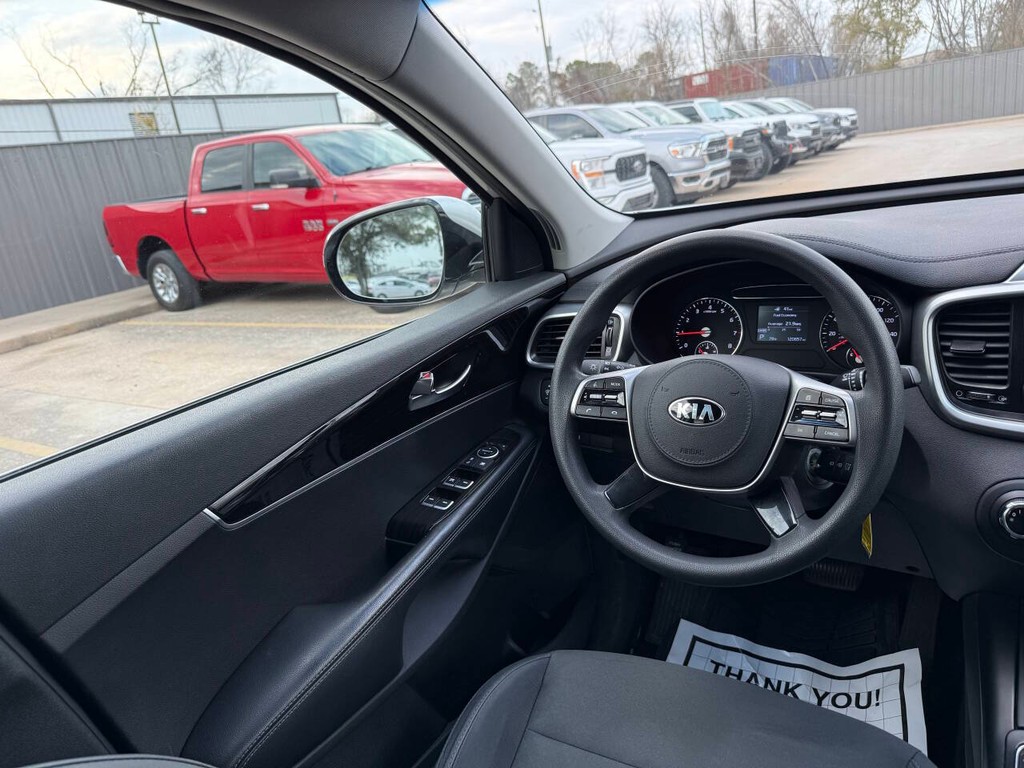 Kia Sorento Vehicle Full-screen Gallery Image 21