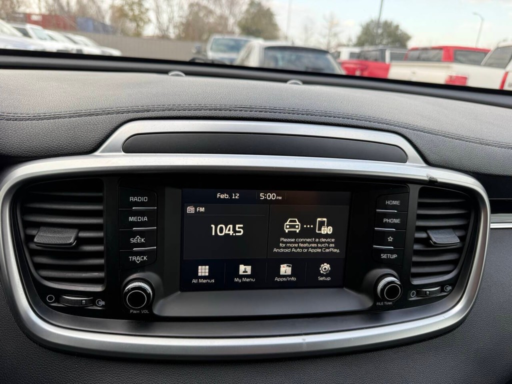 Kia Sorento Vehicle Full-screen Gallery Image 28