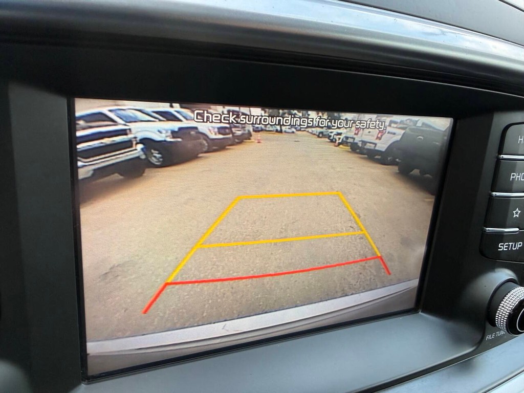 Kia Sorento Vehicle Full-screen Gallery Image 29