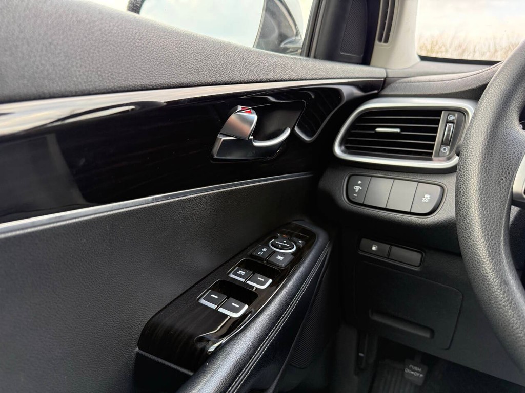 Kia Sorento Vehicle Full-screen Gallery Image 32