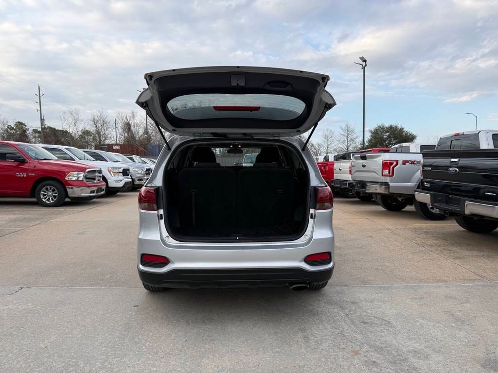 Kia Sorento Vehicle Full-screen Gallery Image 38