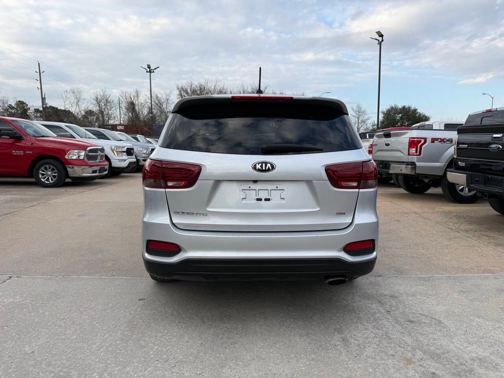 Kia Sorento Vehicle Full-screen Gallery Image 39