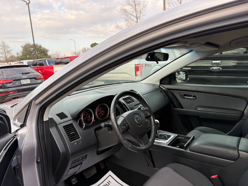 Mazda CX-9 Vehicle Full-screen Gallery Image 06